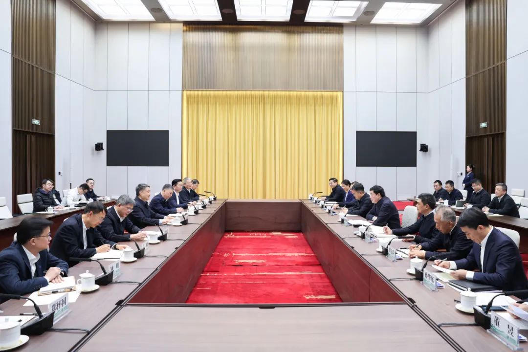 溫樞剛張文峰與國(guó)家電網(wǎng)董事長(zhǎng)張智剛、總經(jīng)理龐驍剛會(huì)談
