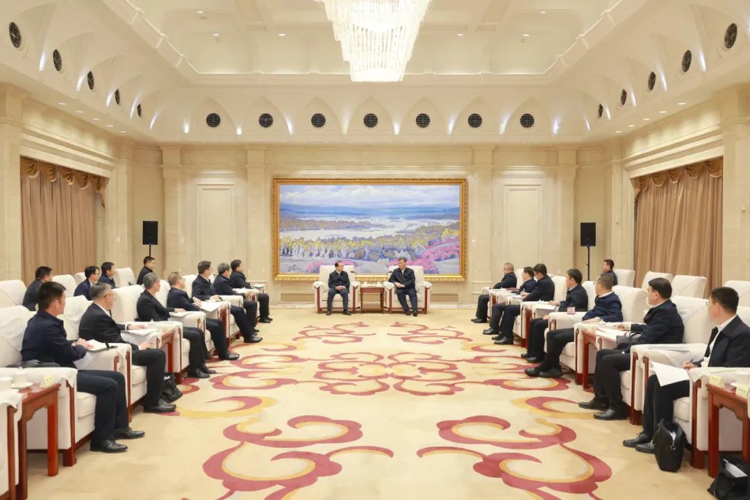 華電集團(tuán)黨組書記、董事長(zhǎng)江毅與新疆維吾爾自治區(qū)主要領(lǐng)導(dǎo)舉行會(huì)談