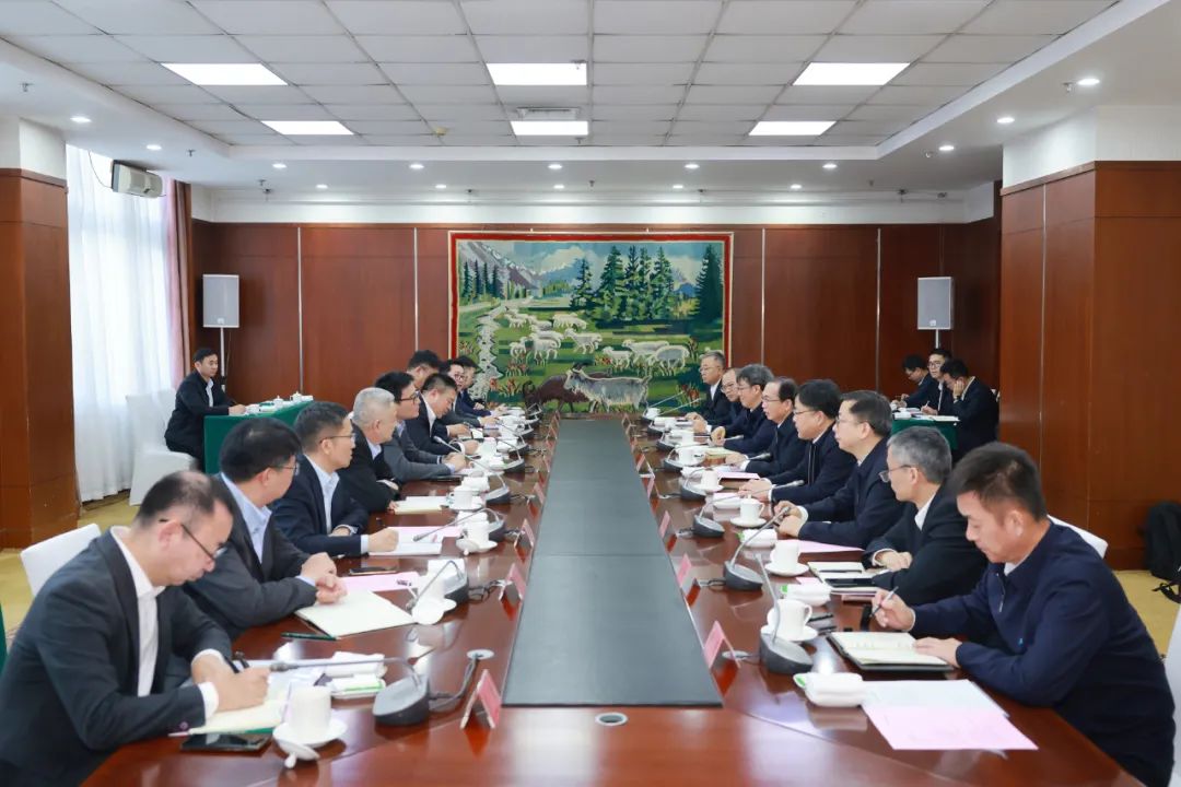 華電集團(tuán)黨組書記、董事長(zhǎng)江毅與上海電氣黨委書記、董事長(zhǎng)吳磊舉行會(huì)談