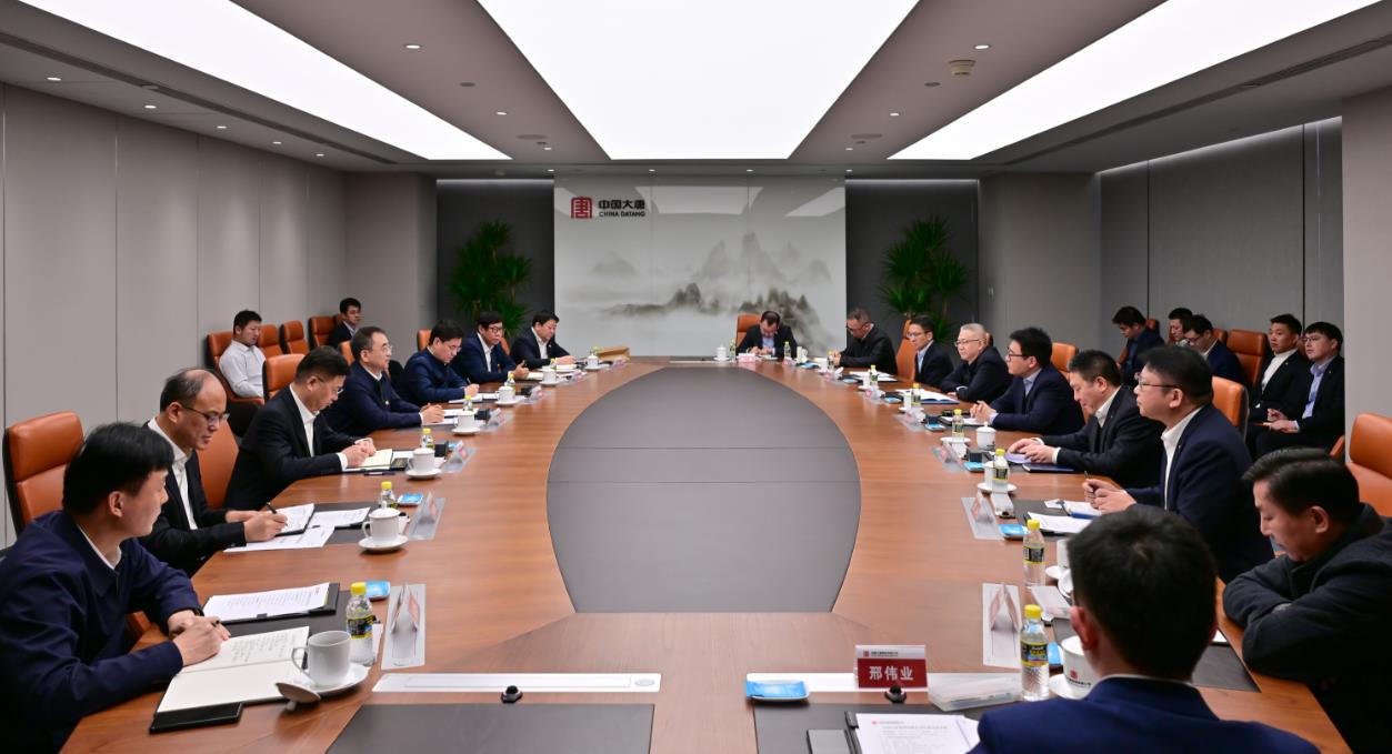大唐集團黨組書記、董事長鄒磊與上海電氣黨委書記、董事長吳磊會談