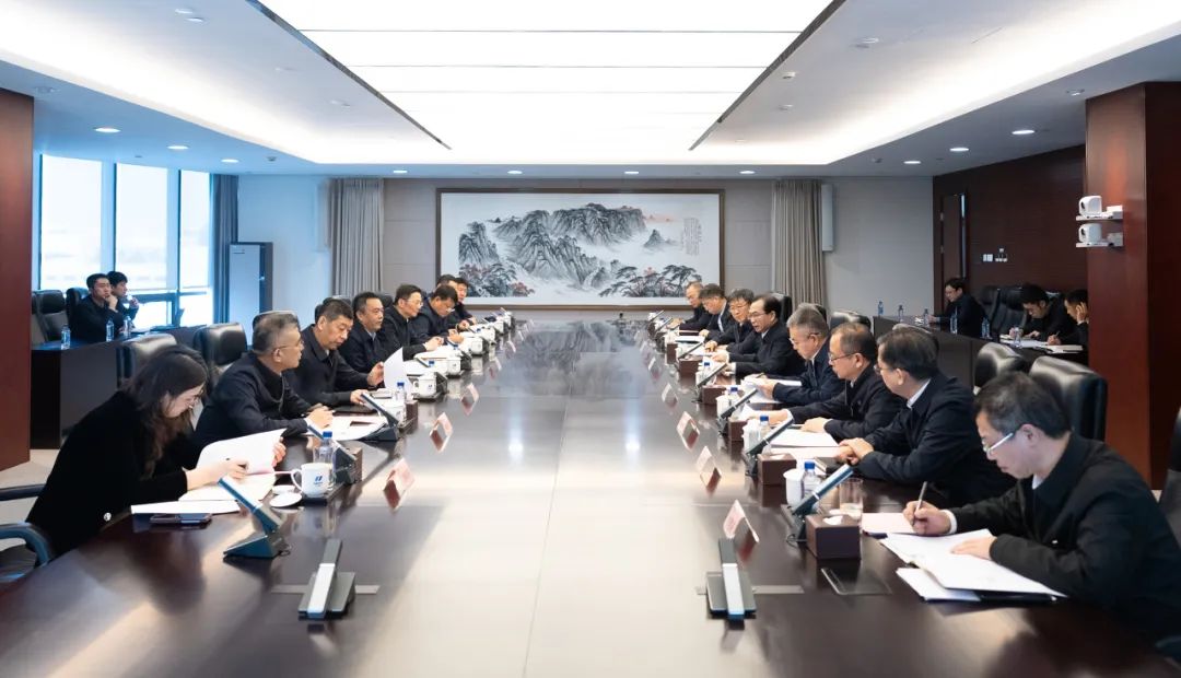 華電集團董事長江毅、總經(jīng)理葉向東與哈電集團董事長曹志安、總經(jīng)理黃偉舉行會談