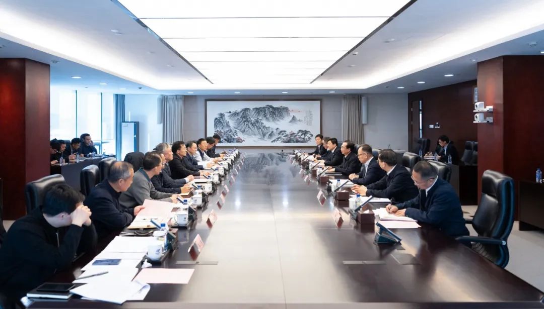 華電集團(tuán)董事長、黨組書記江毅與北京市政府黨組成員、副市長文獻(xiàn)舉行會(huì)談