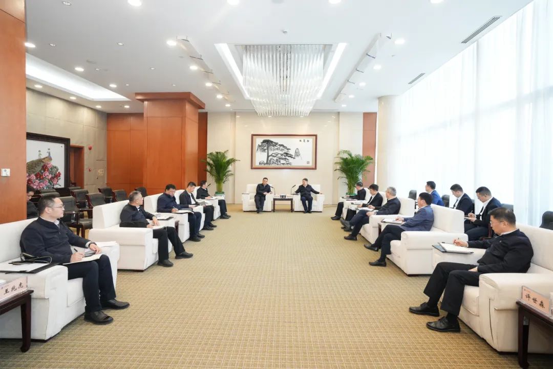 華能集團董事長溫樞剛、總經(jīng)理張文峰會見哈電集團董事長曹志安、總經(jīng)理黃偉
