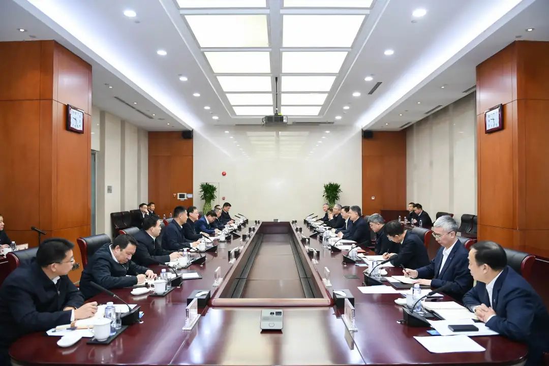 華能集團董事長、黨組書記溫樞剛會見中國安能董事長陳奕輝、總經(jīng)理周慶豐